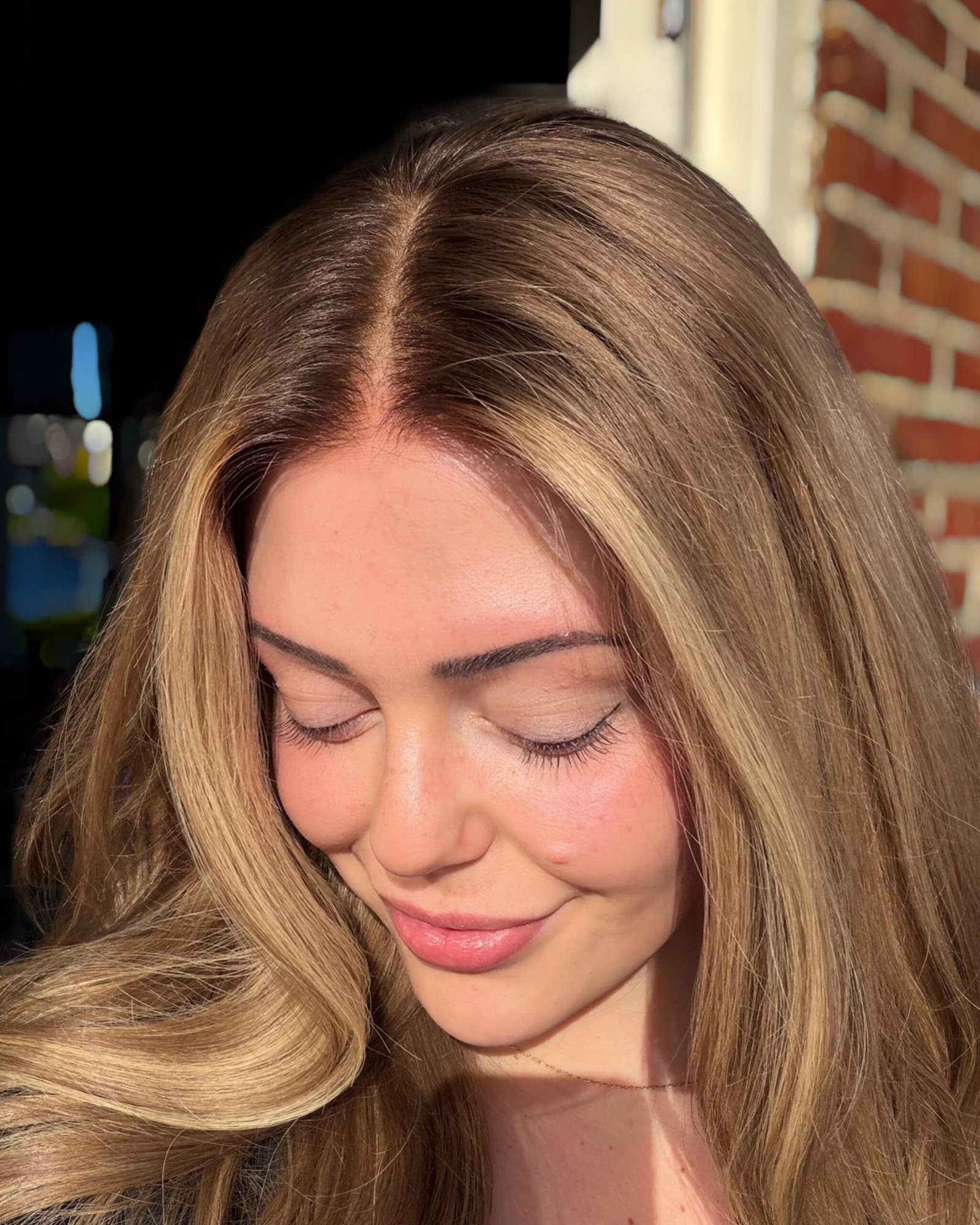 Natuurlijke haarlijn en scheiding van een Wigs by Lara haarwerk